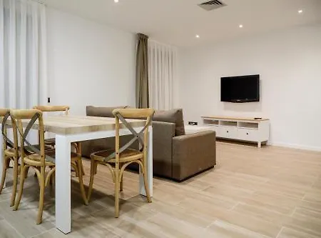 Sm Station Apartment *